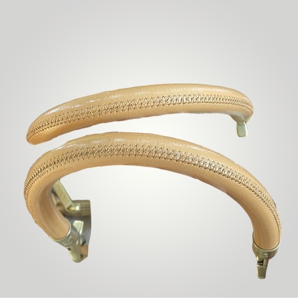 Vintage Chanel Tan Caviar Leather CC Tote - Picture 14 of 16